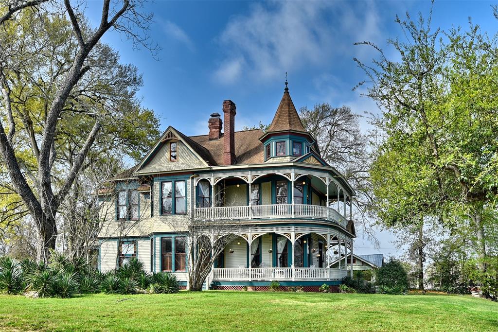 Discover Brenham homes